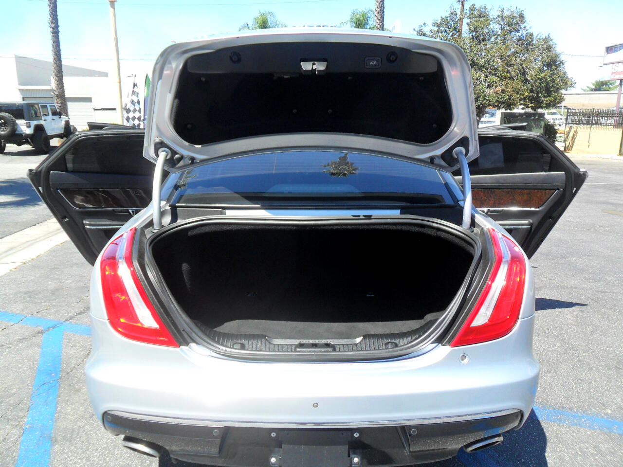 Jaguar XJ XJL Portfolio RWD 2017 Jaguar XJ XJL Portfolio RWD 2017