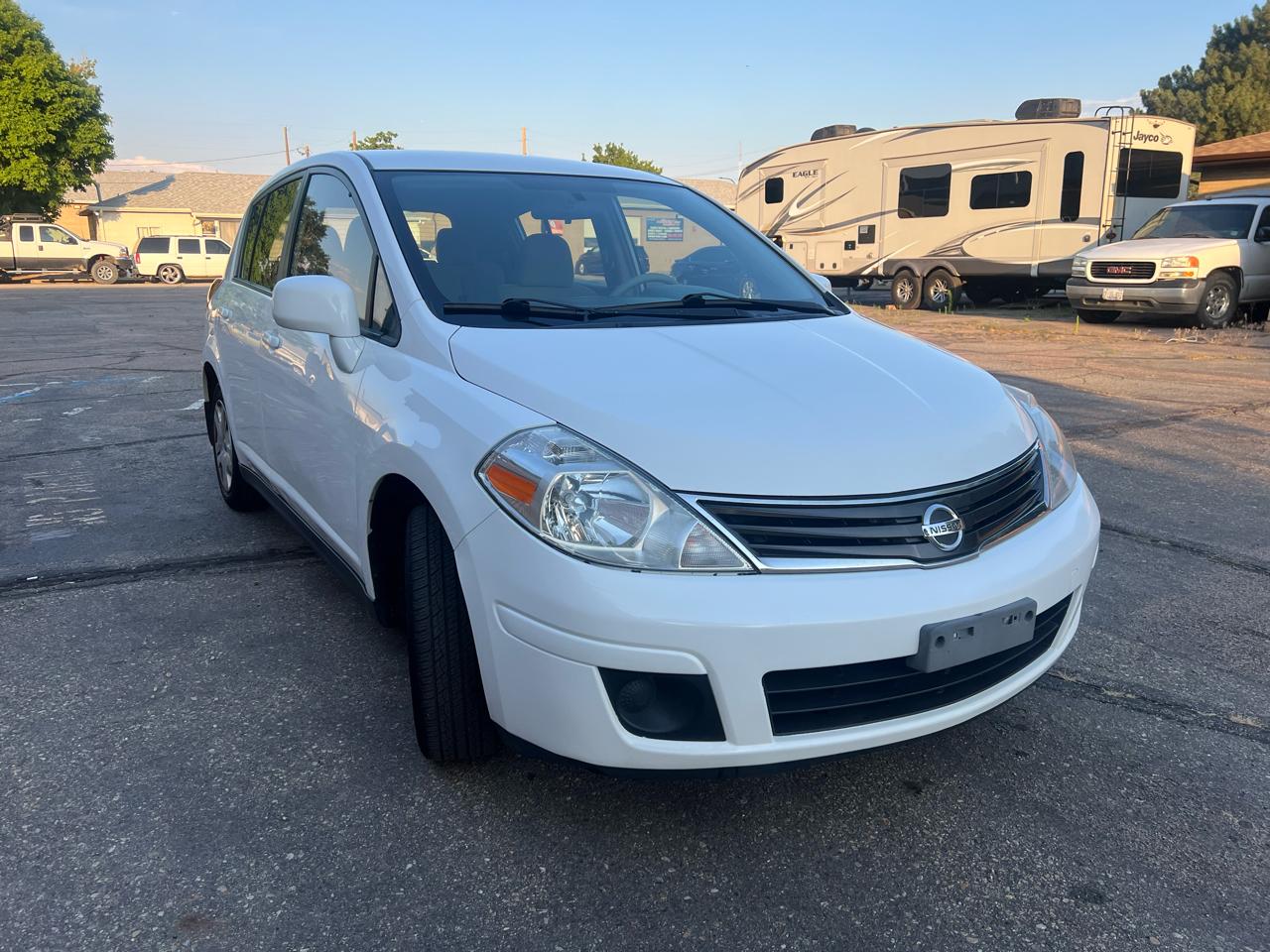 Nissan Versa 1.8 S 2011