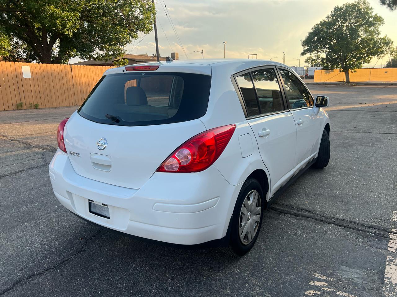 Nissan Versa 1.8 S 2011