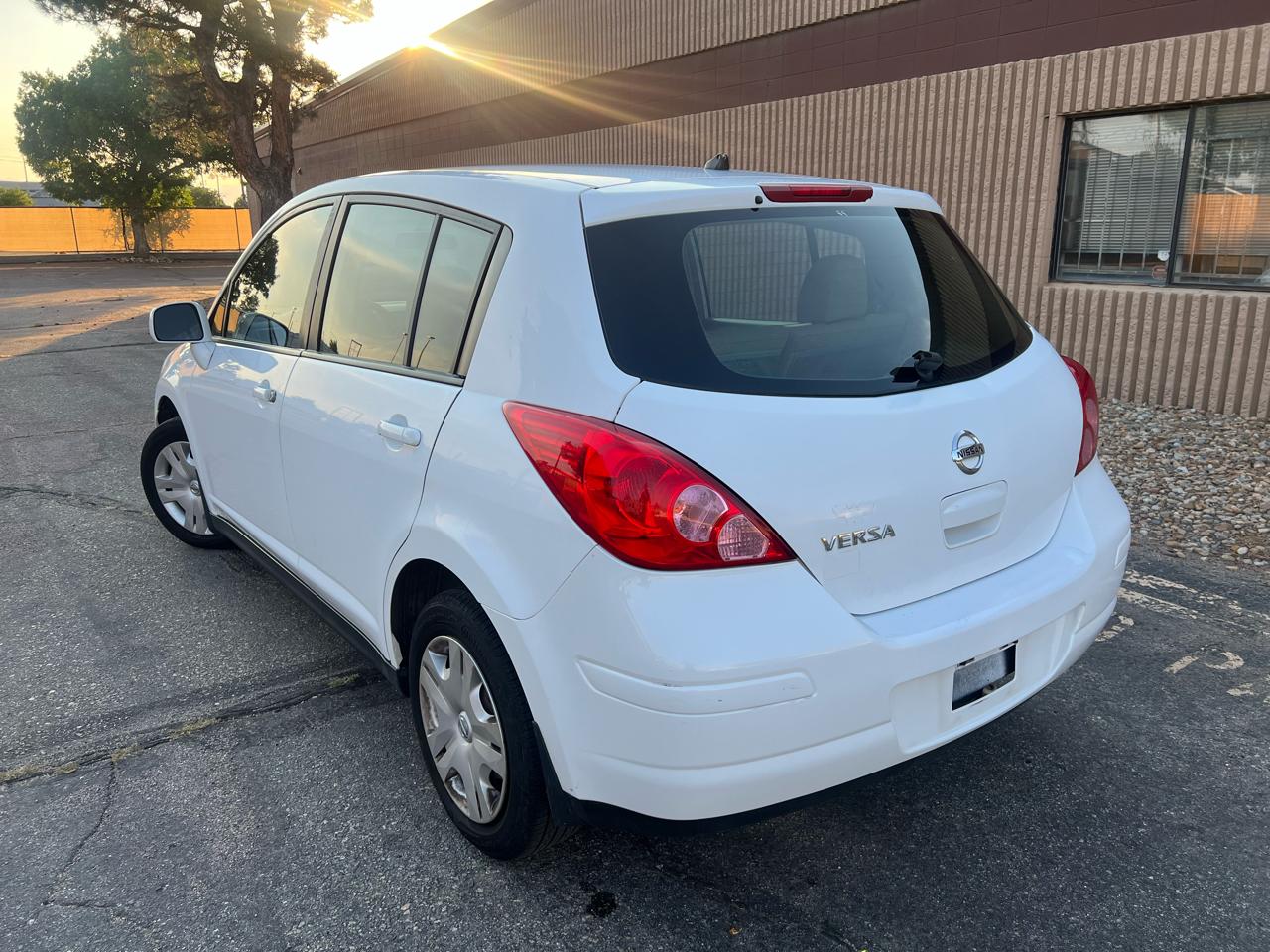 Nissan Versa 1.8 S 2011