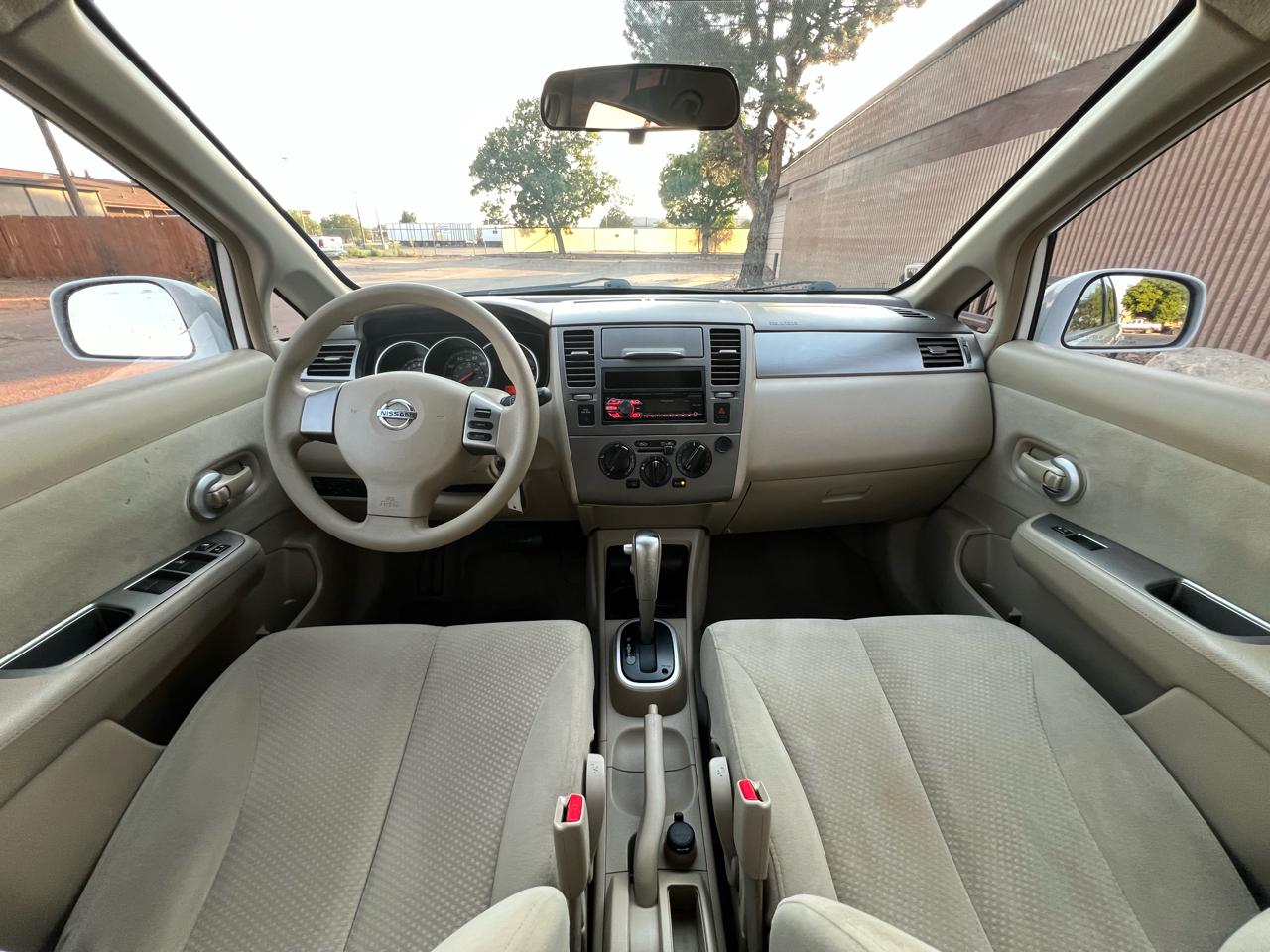 Nissan Versa 1.8 S 2011
