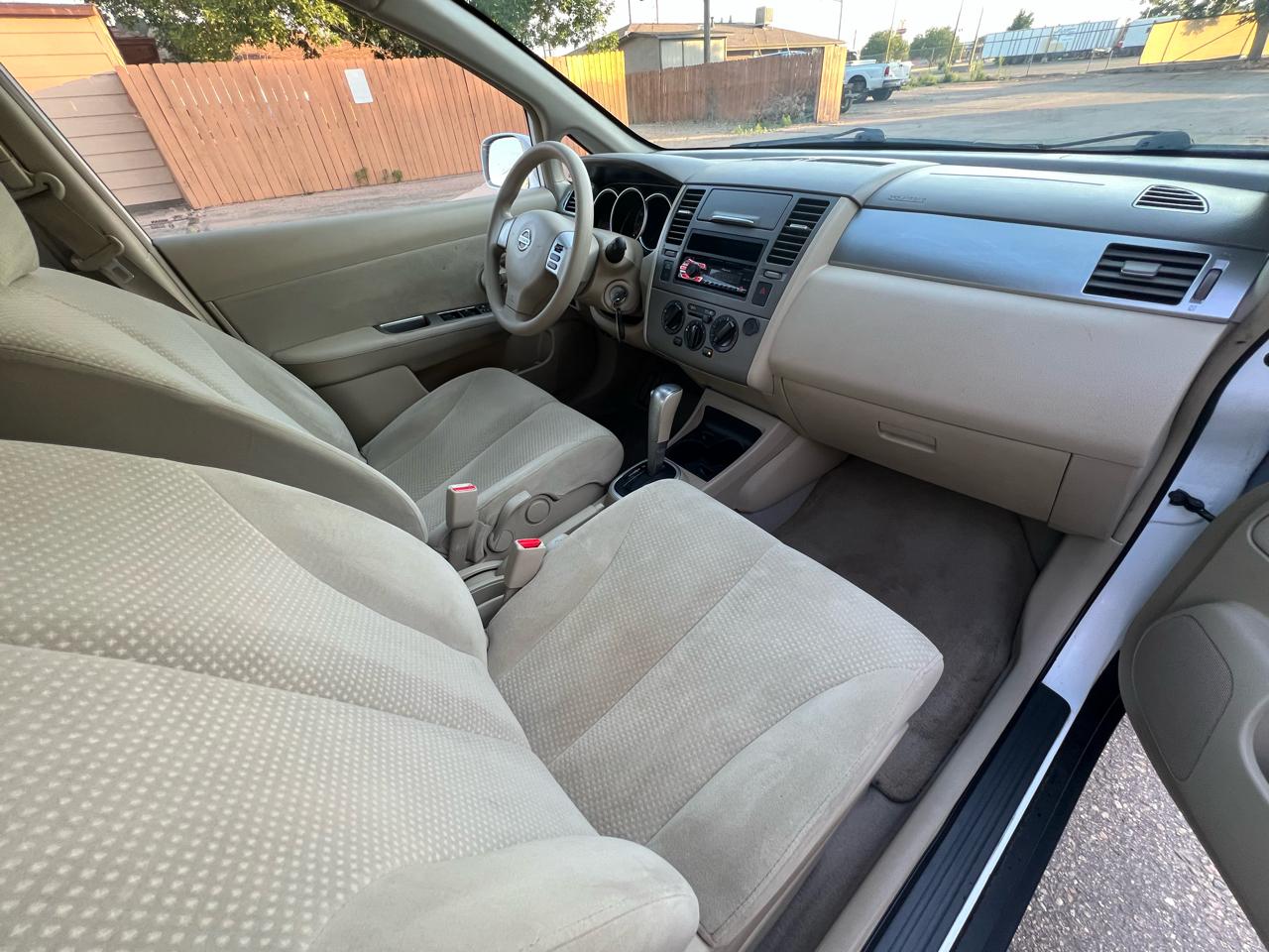 Nissan Versa 1.8 S 2011