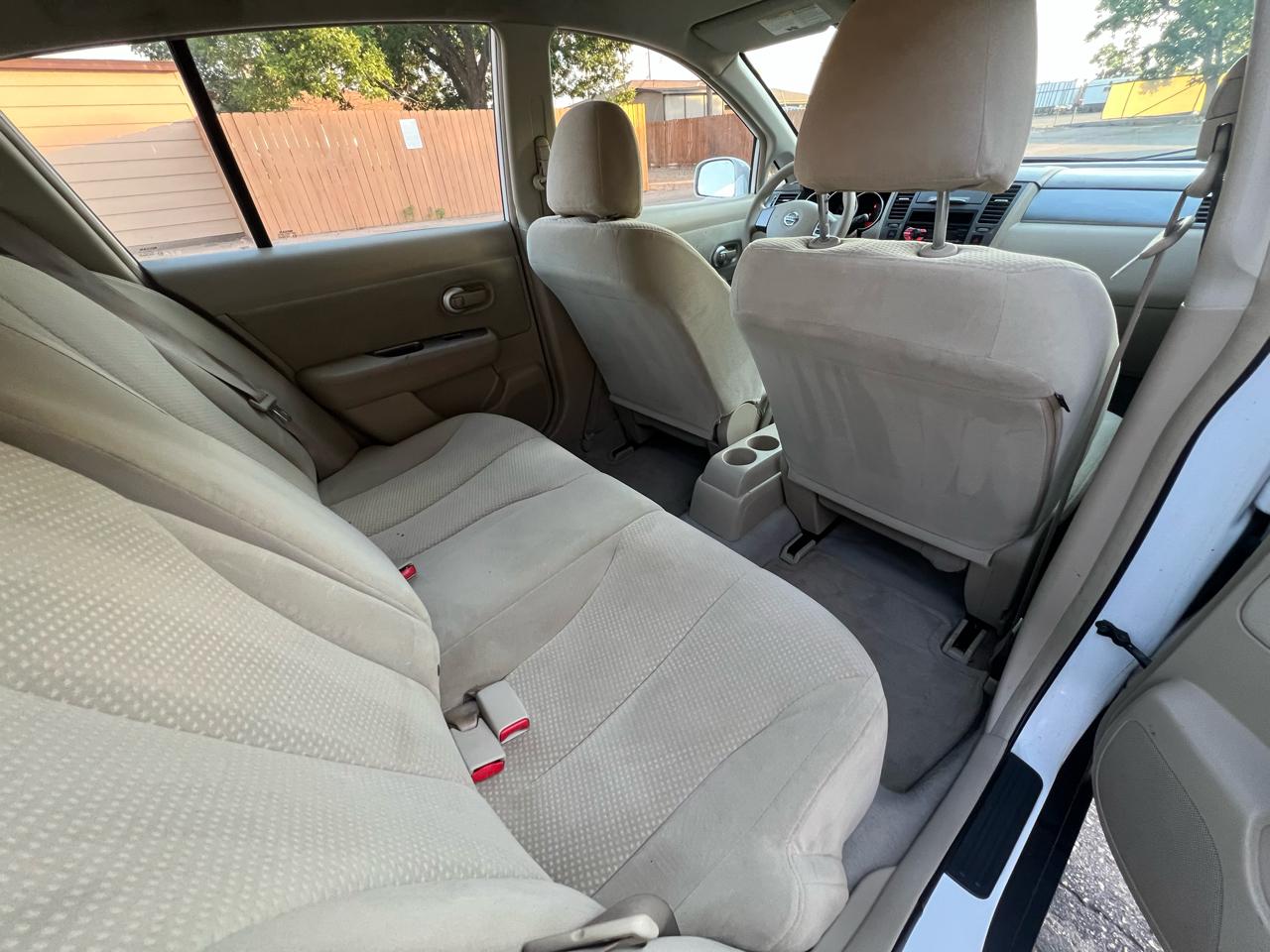 Nissan Versa 1.8 S 2011