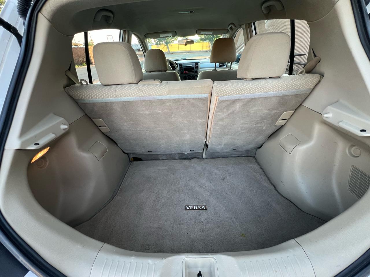 Nissan Versa 1.8 S 2011