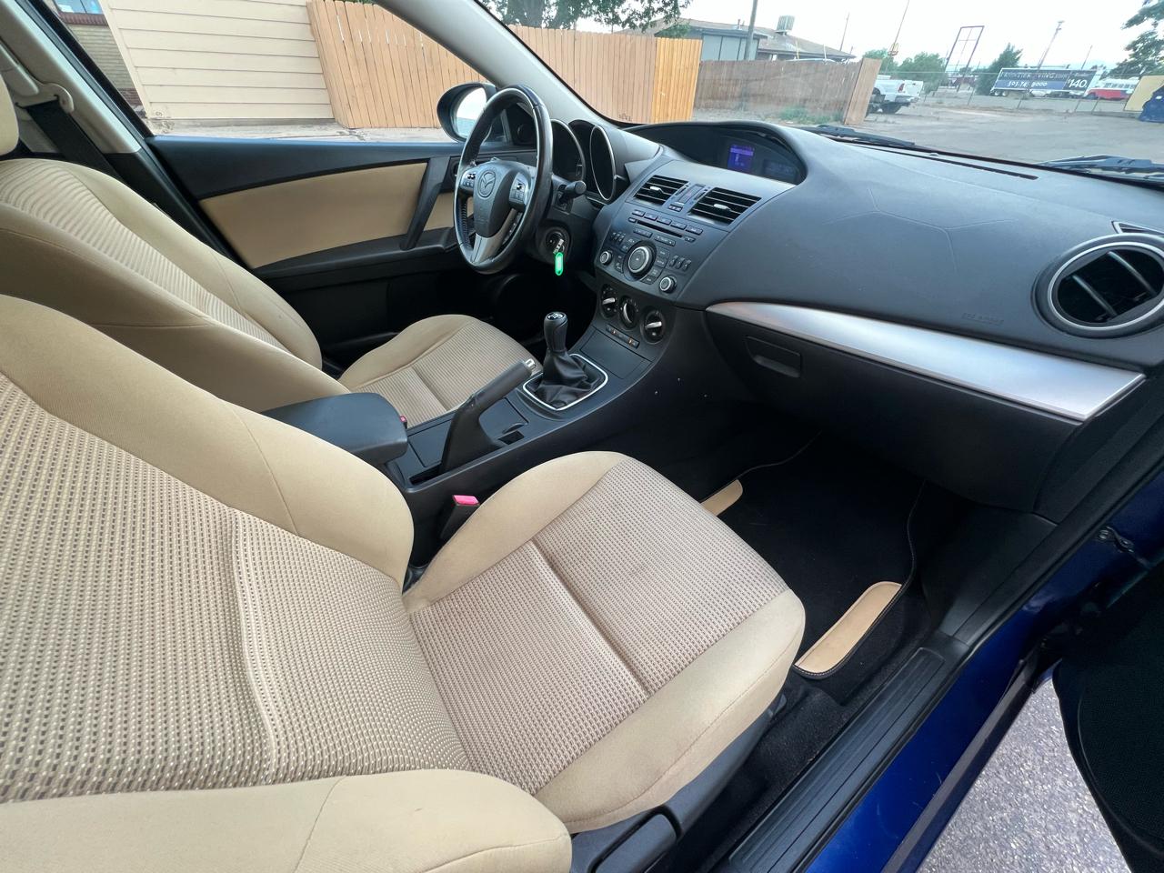 Mazda MAZDA3 i Touring 4-door 2012