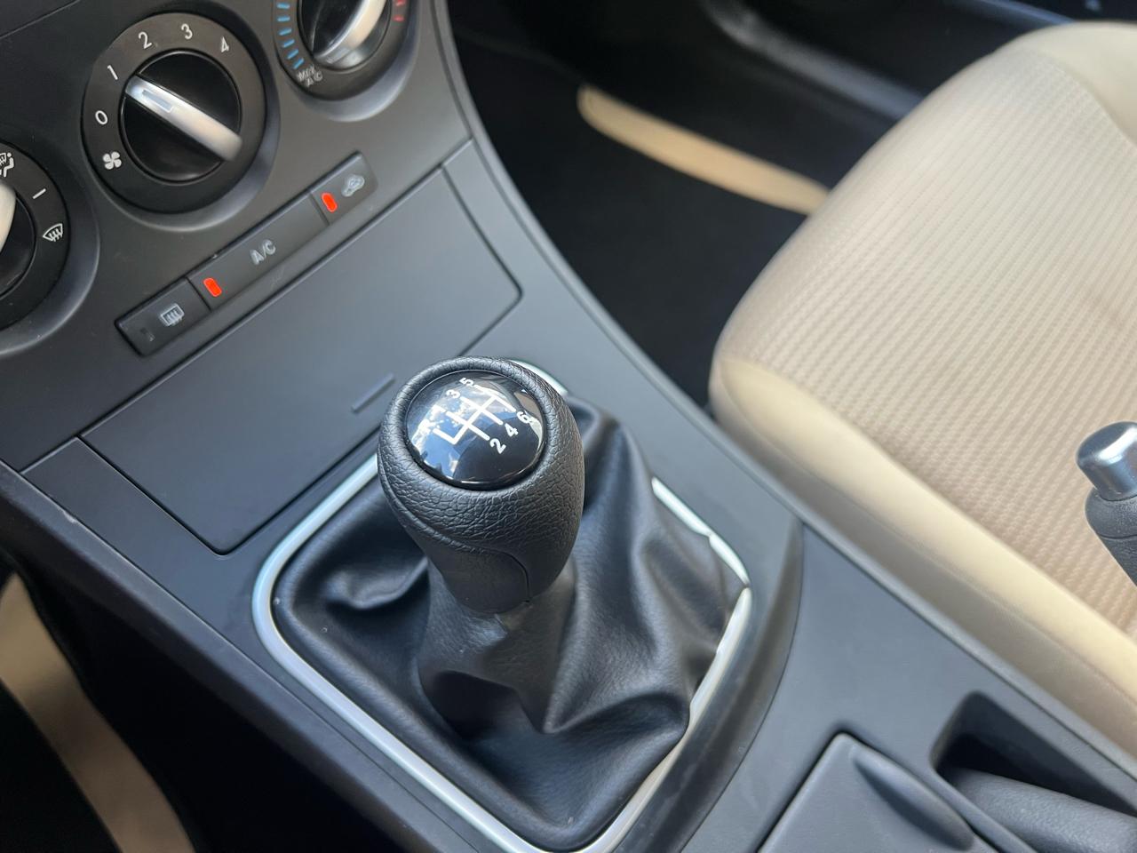 Mazda MAZDA3 i Touring 4-door 2012