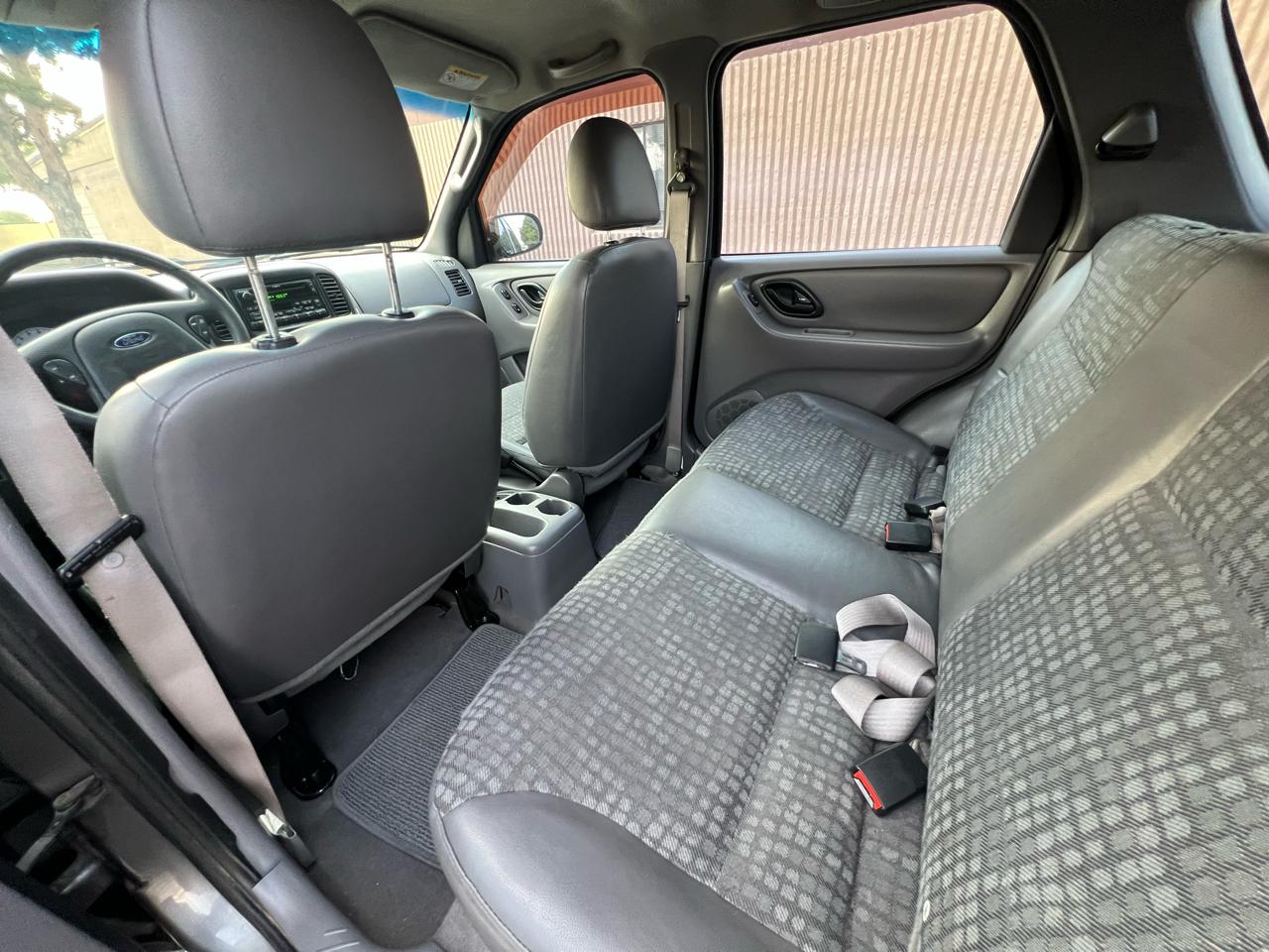 2002 Ford Escape XLS Value - Photo 9