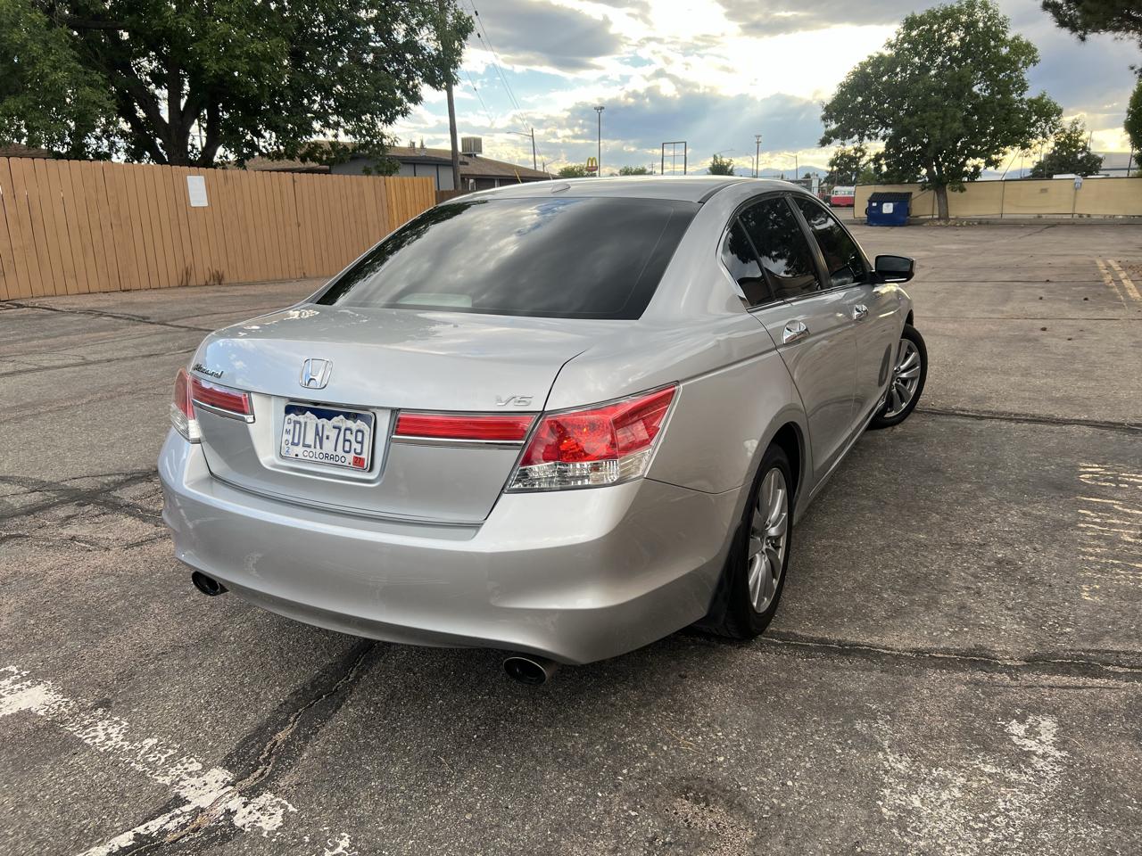 Honda Accord EX-L V-6 Sedan AT 2011