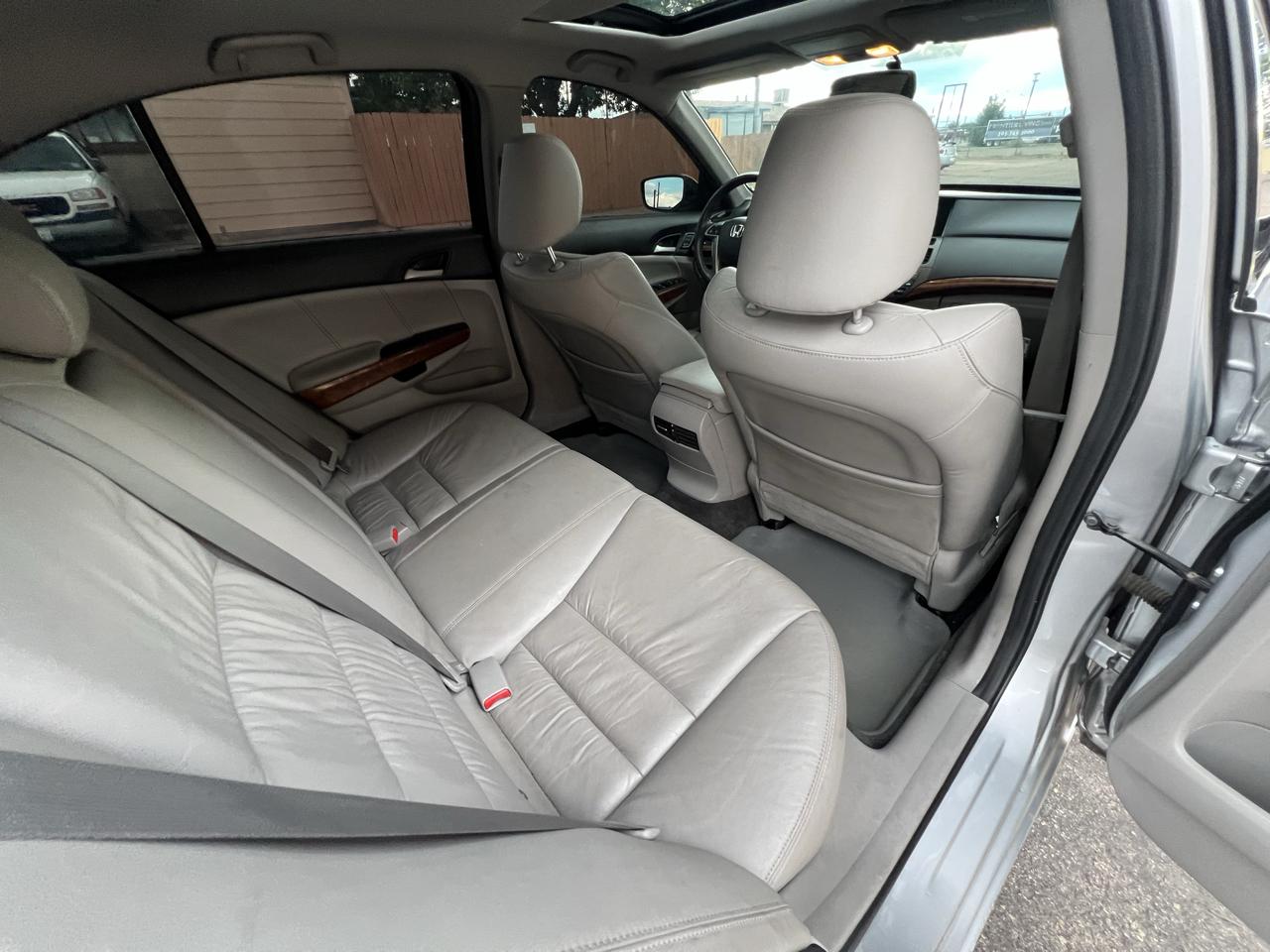 Honda Accord EX-L V-6 Sedan AT 2011
