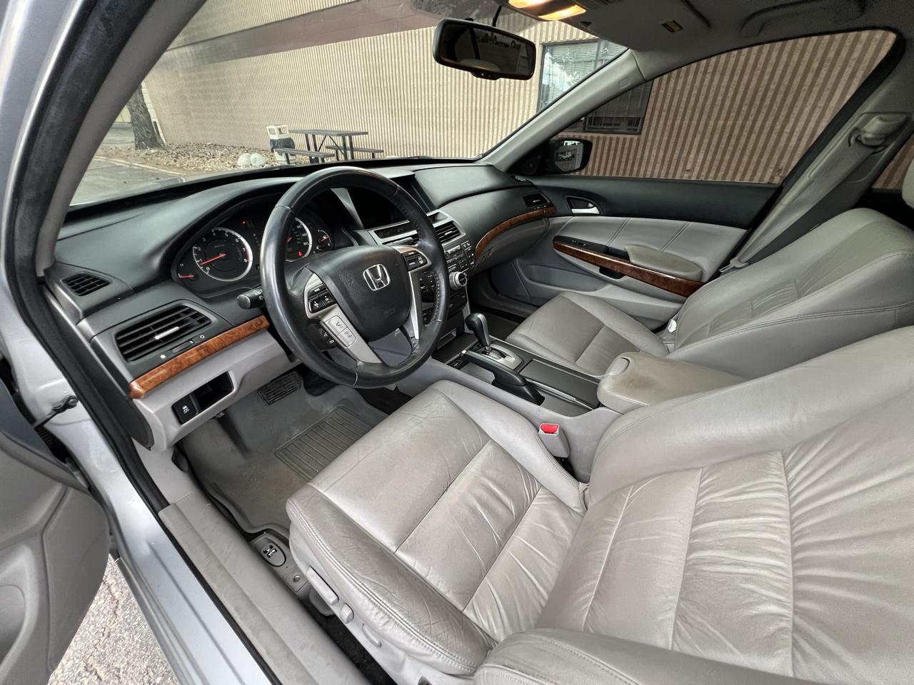 Honda Accord EX-L V-6 Sedan AT 2011
