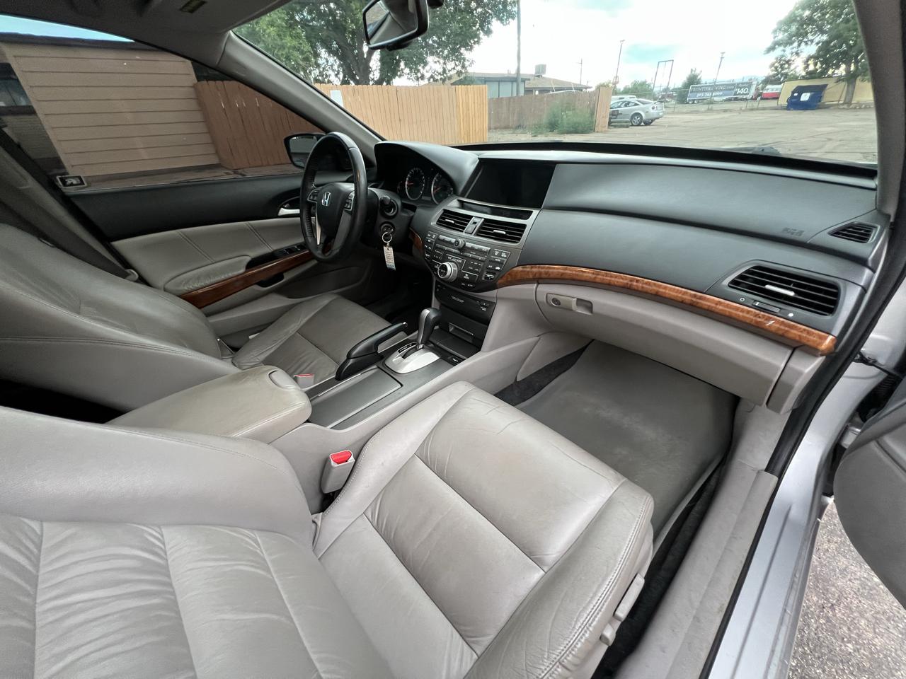Honda Accord EX-L V-6 Sedan AT 2011