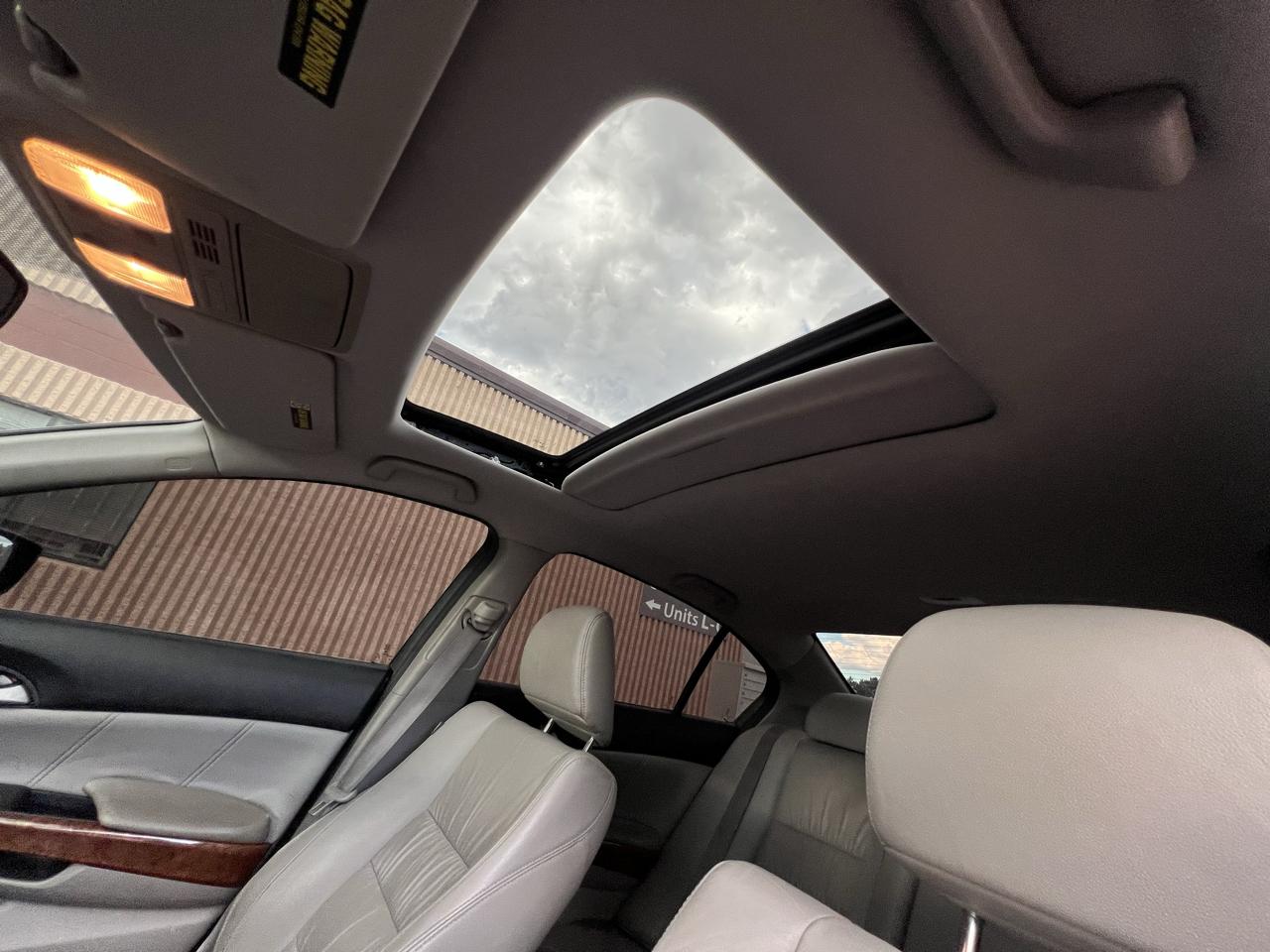 Honda Accord EX-L V-6 Sedan AT 2011