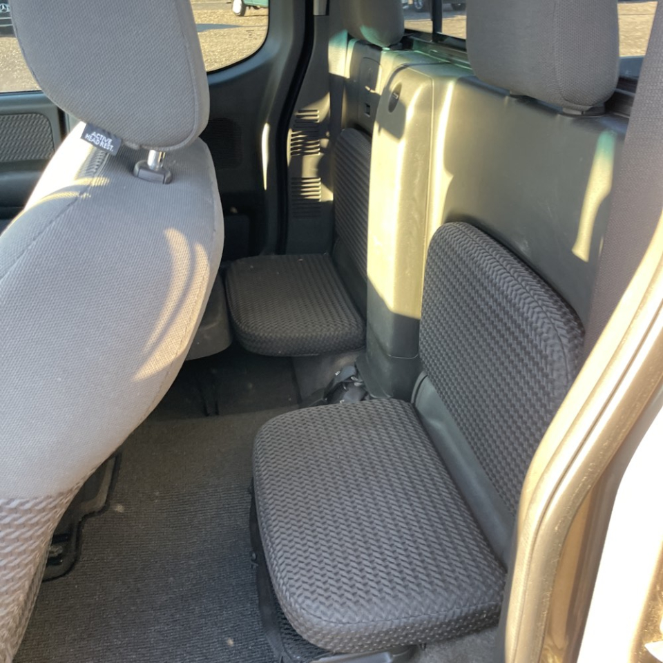 Nissan Frontier LE 2005