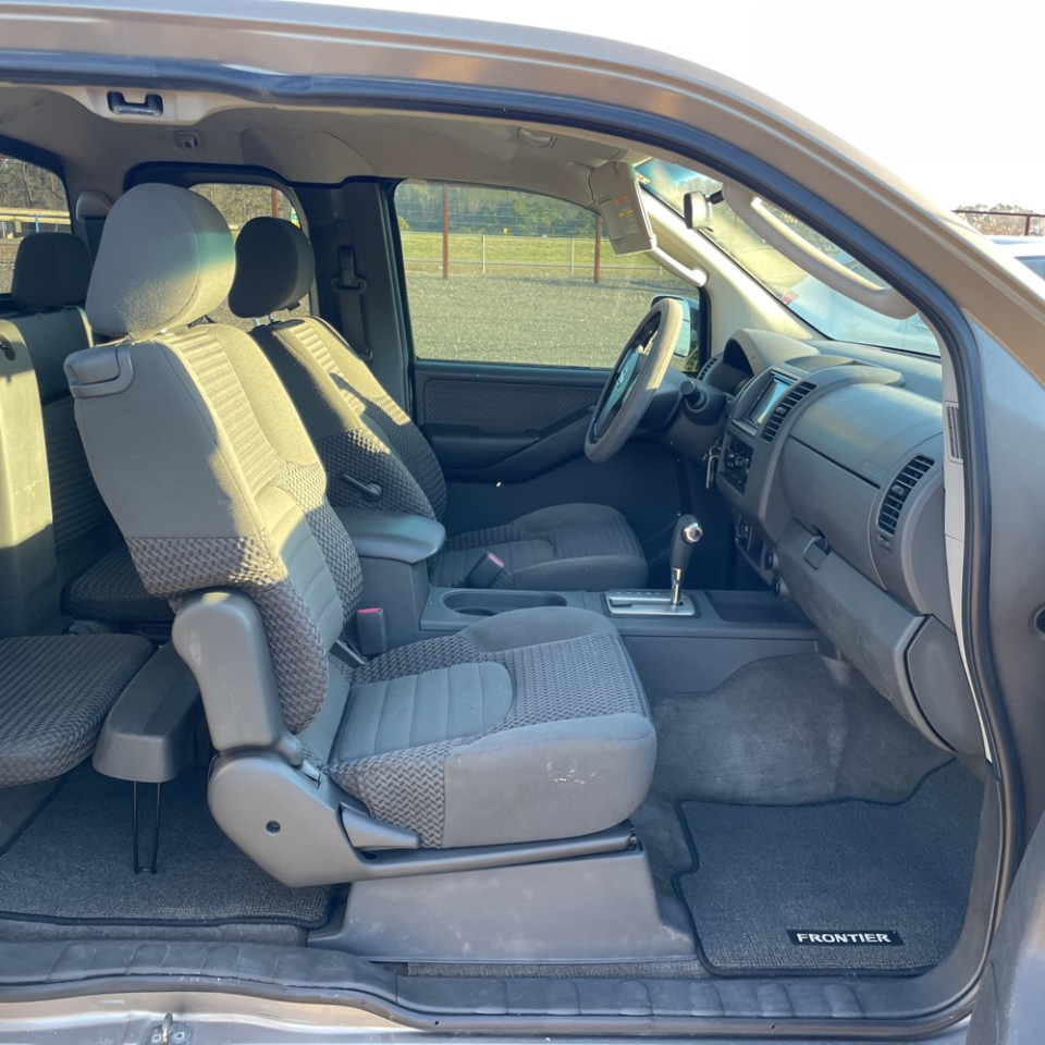Nissan Frontier LE 2005