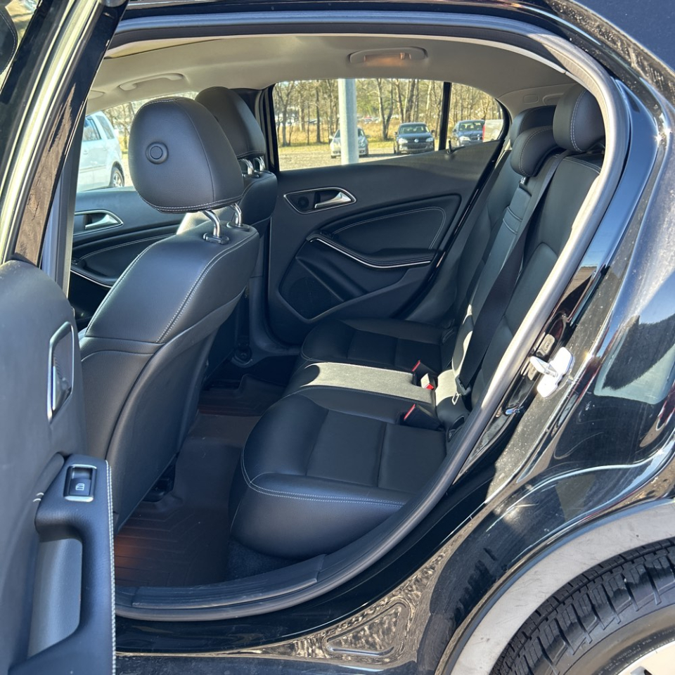 Mercedes-Benz GLA-Class  2015