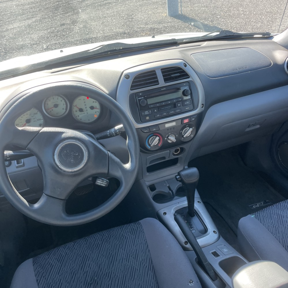 Toyota RAV4 Base 2003