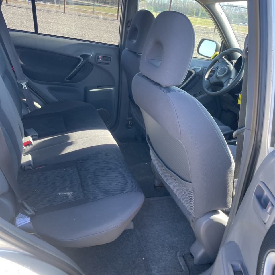 Toyota RAV4 Base 2003