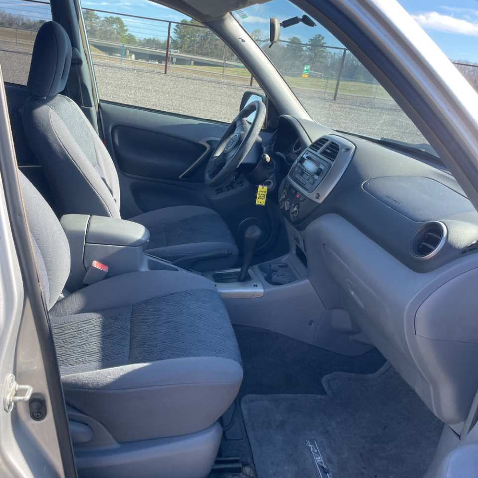 Toyota RAV4 Base 2003