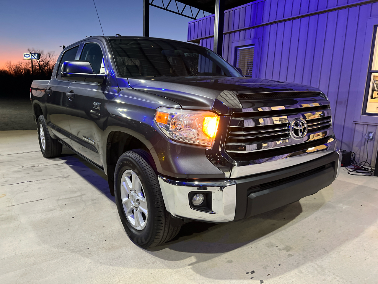 Toyota Tundra  2017