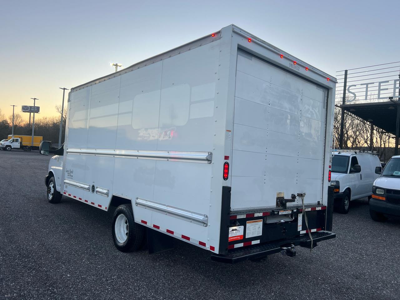 GMC Savana 3500 2018