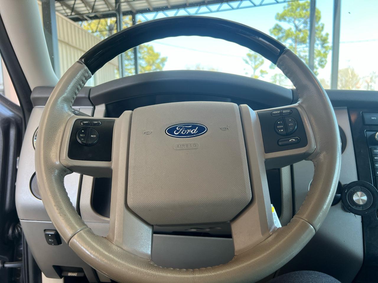 Ford Expedition  2011