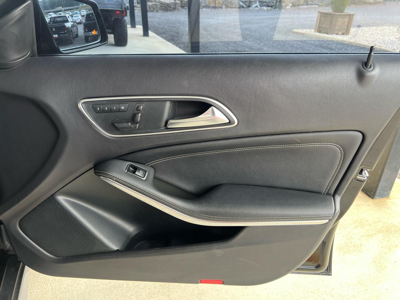 Mercedes-Benz GLA-Class  2015
