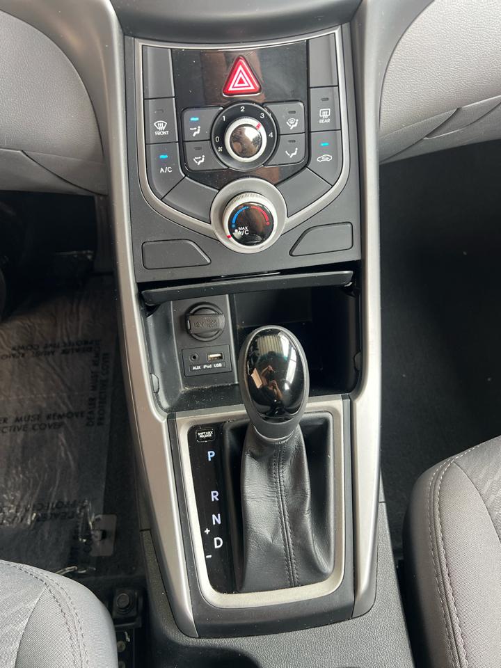 Hyundai Elantra  2016