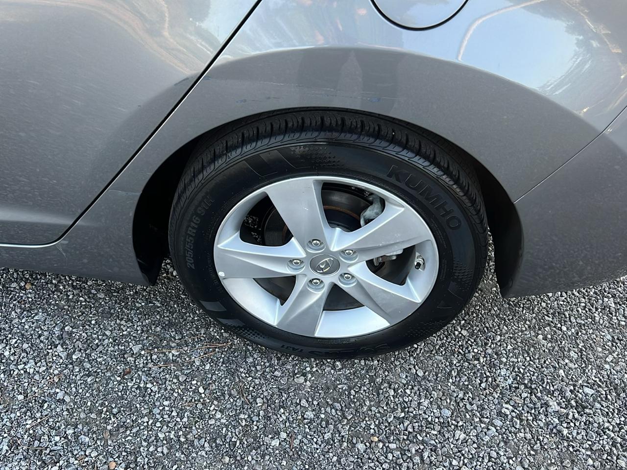 Hyundai Elantra  2013