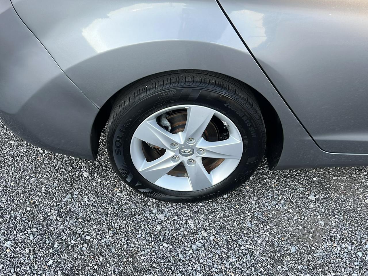 Hyundai Elantra  2013