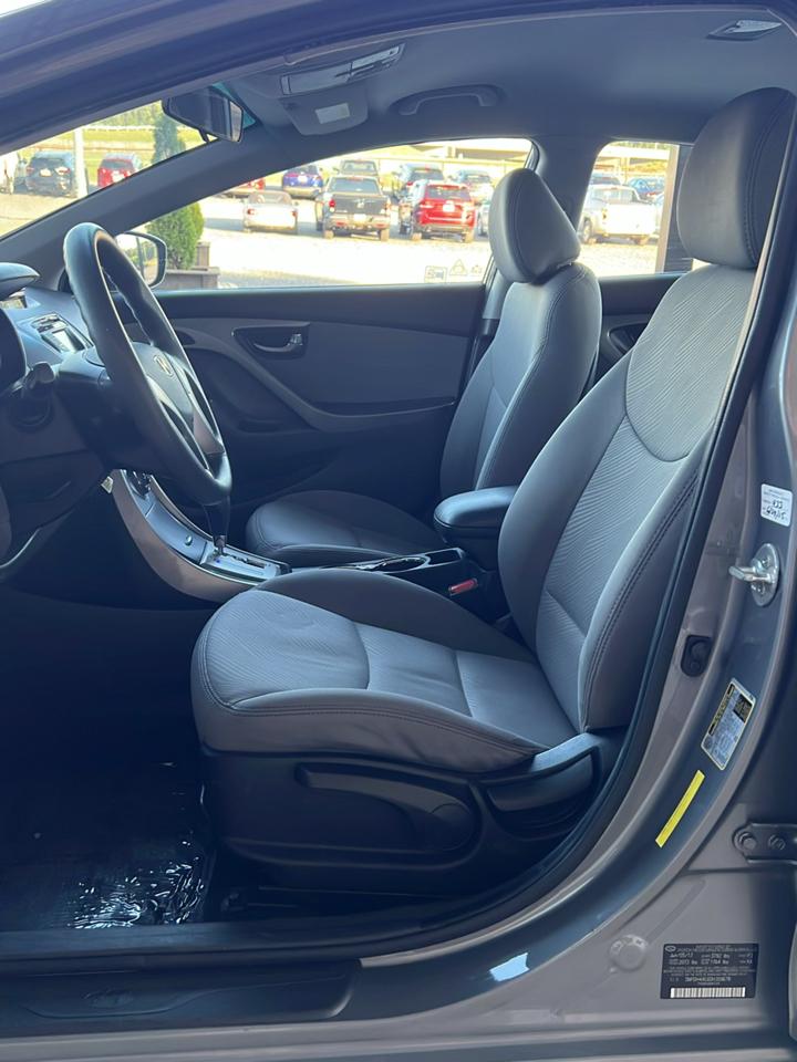 Hyundai Elantra  2013