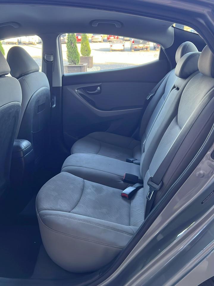 Hyundai Elantra  2013