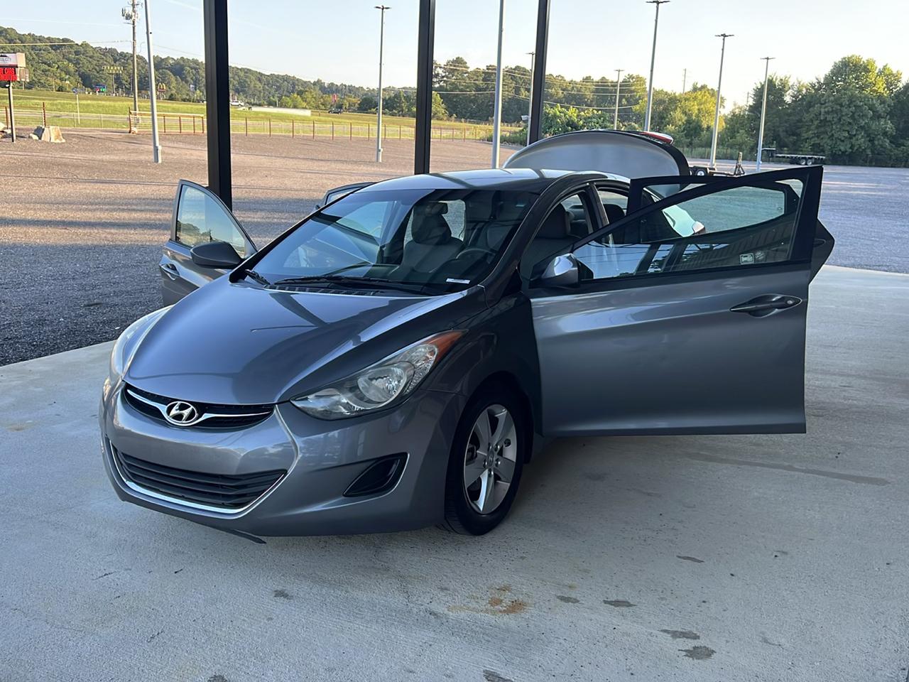 Hyundai Elantra  2013