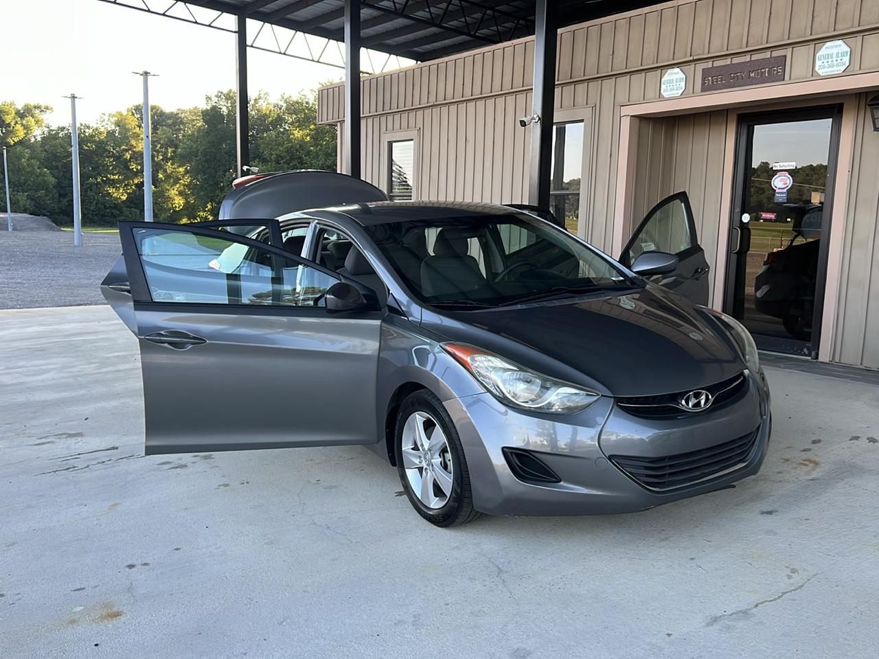 Hyundai Elantra  2013