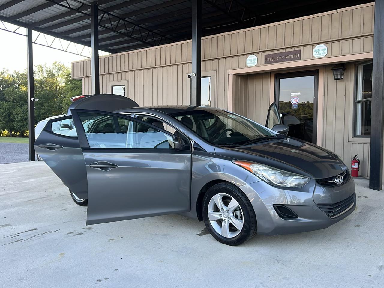 Hyundai Elantra  2013