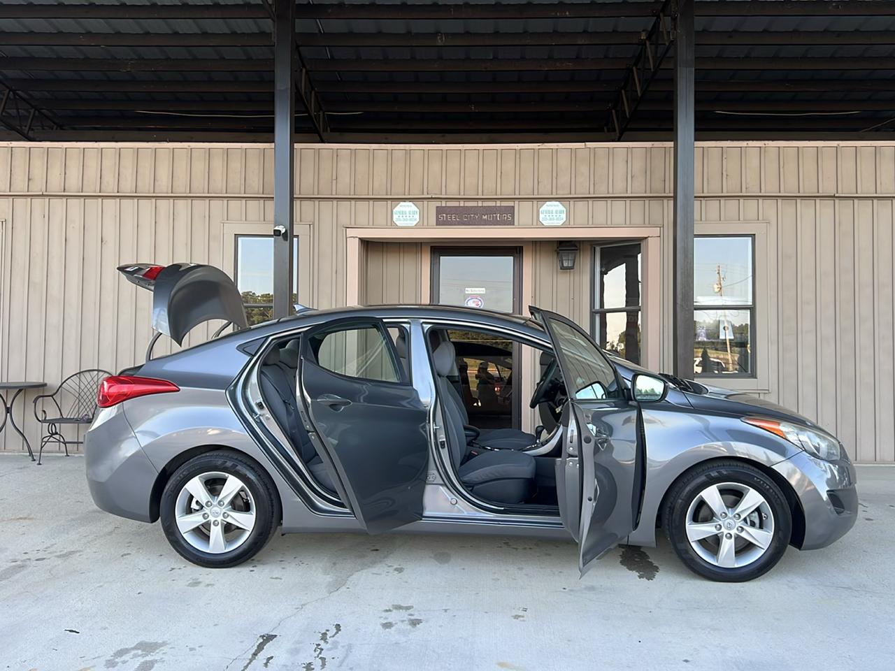 Hyundai Elantra  2013