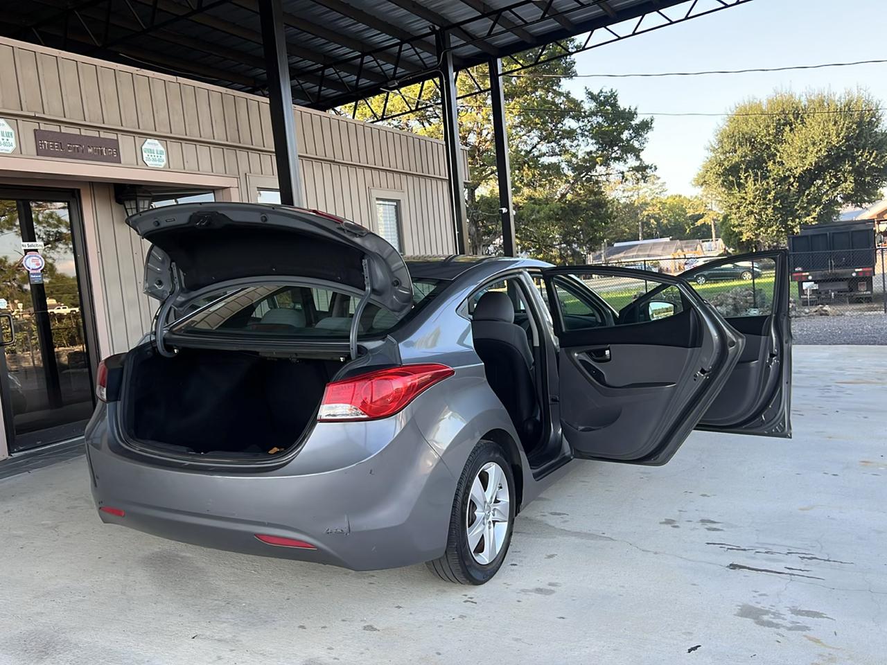 Hyundai Elantra  2013