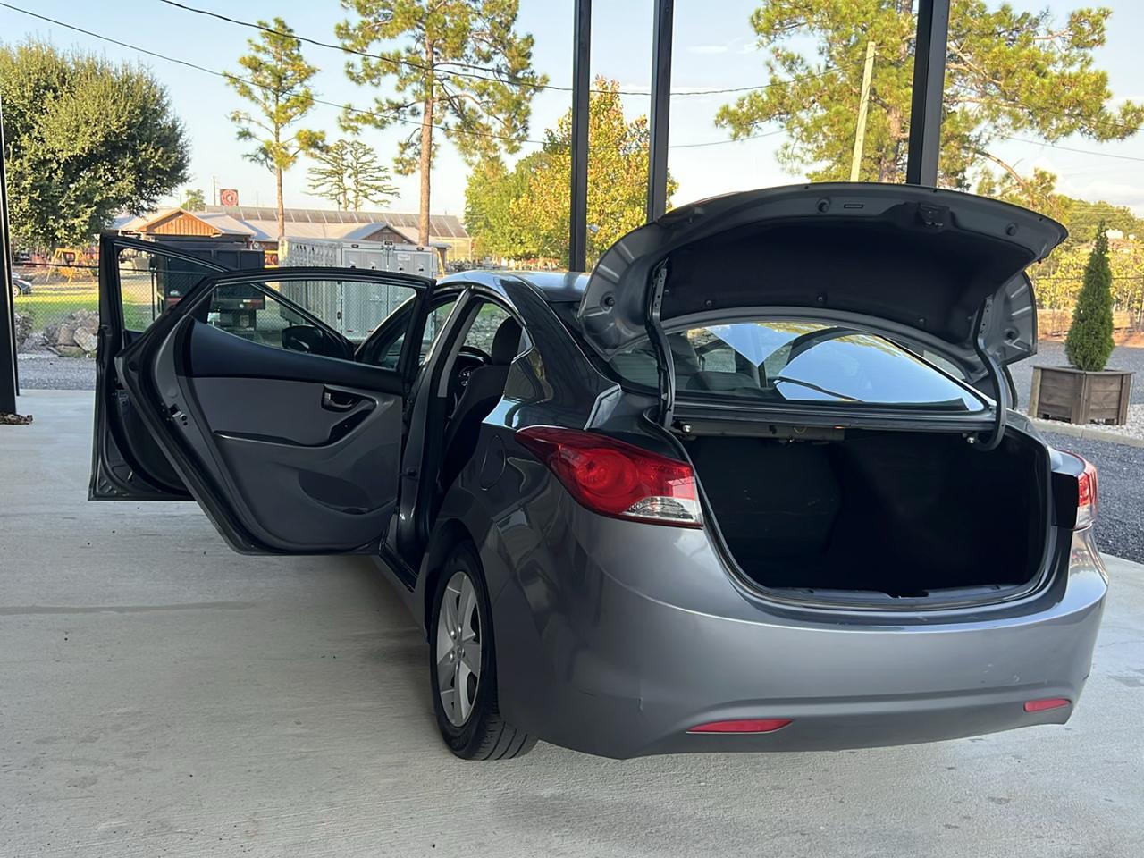 Hyundai Elantra  2013