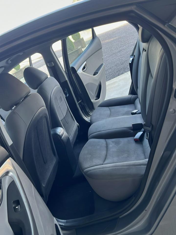 Hyundai Elantra  2013