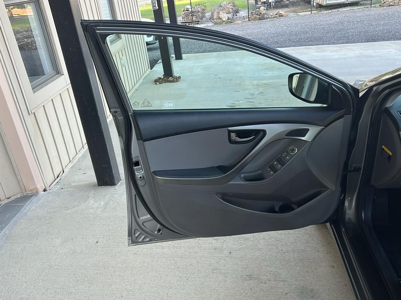Hyundai Elantra  2013