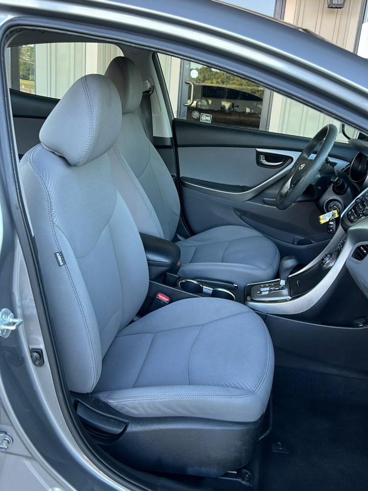 Hyundai Elantra  2013
