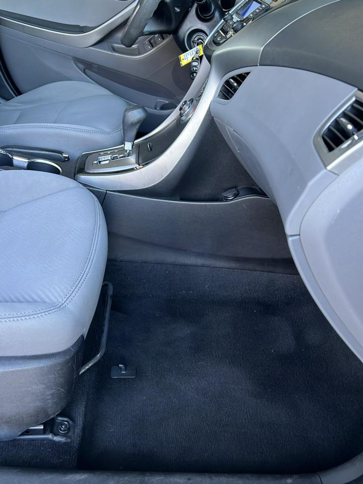 Hyundai Elantra  2013