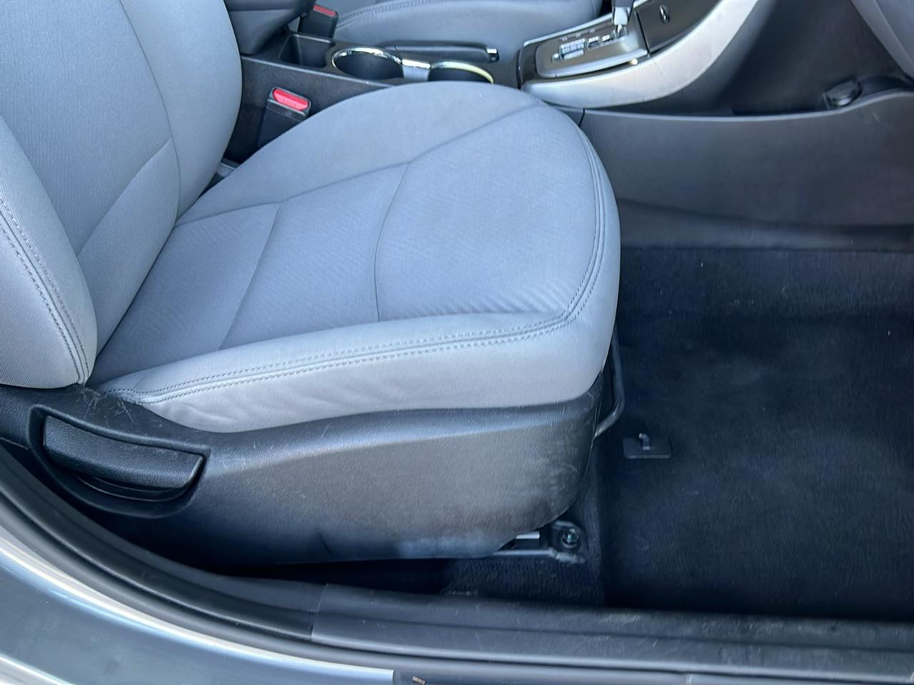 Hyundai Elantra  2013