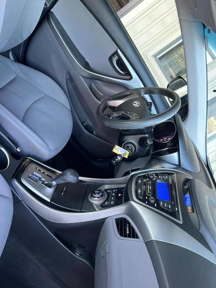 Hyundai Elantra  2013