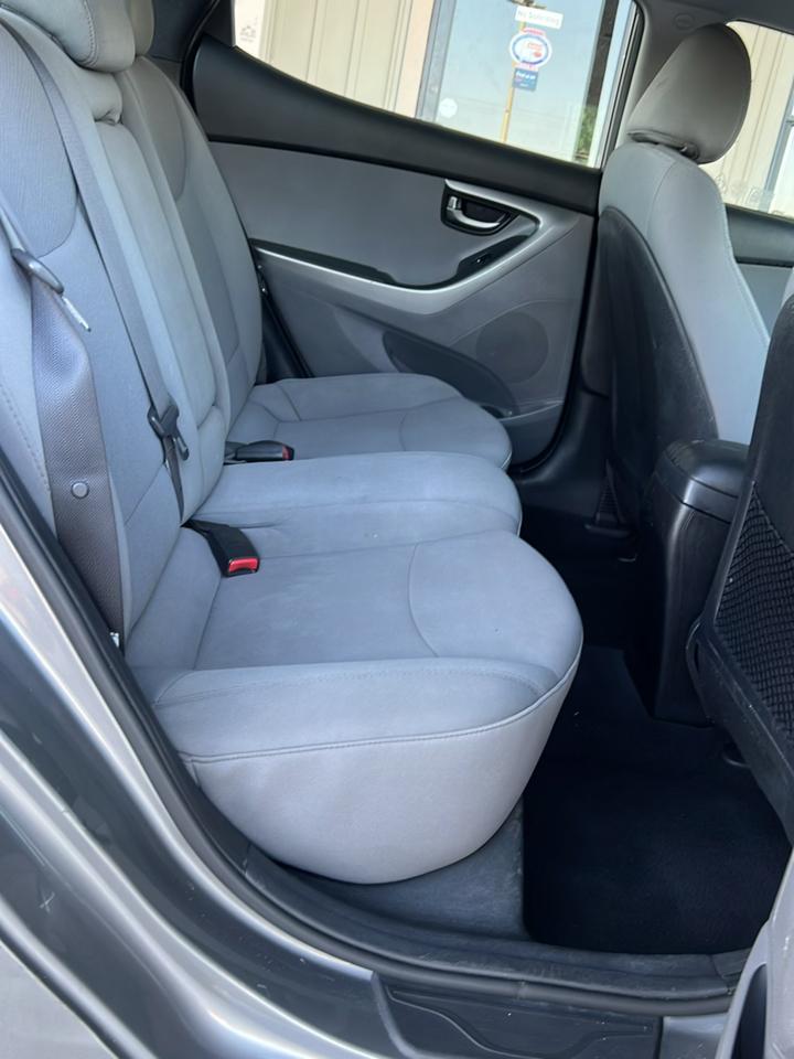 Hyundai Elantra  2013