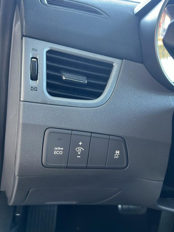 Hyundai Elantra  2013