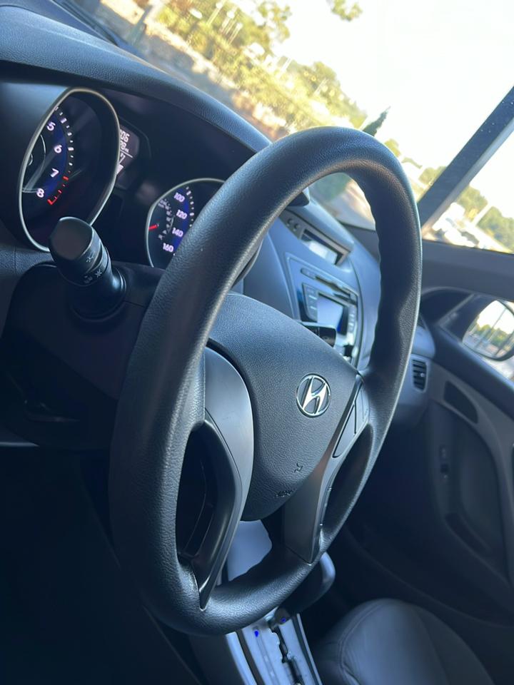 Hyundai Elantra  2013