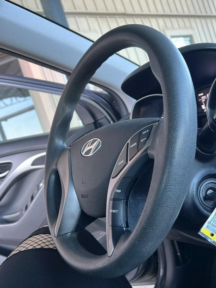 Hyundai Elantra  2013
