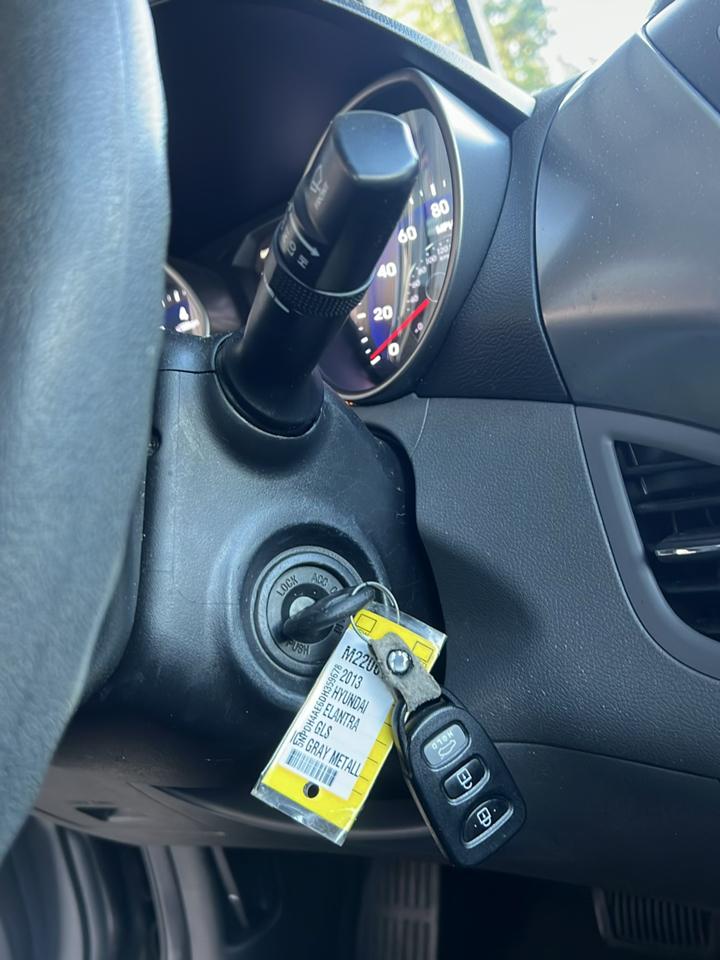 Hyundai Elantra  2013