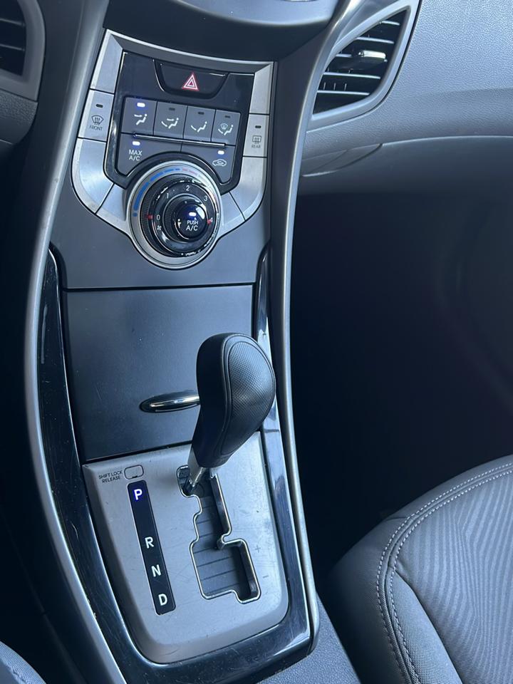 Hyundai Elantra  2013