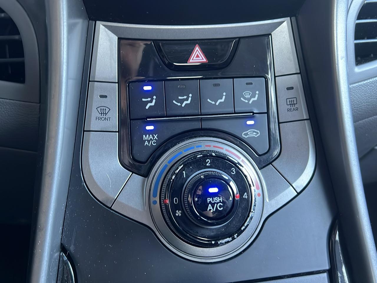 Hyundai Elantra  2013